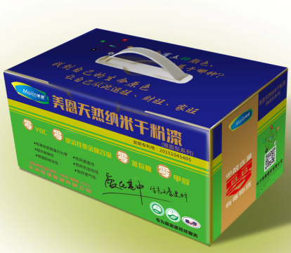 膩?zhàn)臃?/></p><p>　　墻面膩?zhàn)又畠?nèi)墻膩?zhàn)臃凼紫戎档米⒁獾氖?，?nèi)墻膩?zhàn)臃鄹覀內(nèi)粘Ｕf的防水膩?zhàn)踊蛘咄苛鲜遣煌?。因?yàn)閷I(yè)的建材領(lǐng)域內(nèi)根本不存在防水膩?zhàn)舆@個(gè)概念。國家在《建筑室內(nèi)用膩?zhàn)印窐?biāo)準(zhǔn)中也只是定義了防水性能最好的膩?zhàn)咏袃?nèi)墻膩?zhàn)臃?，而沒有防水膩?zhàn)印Ｒ恍┻_(dá)不到內(nèi)墻膩?zhàn)臃蹣?biāo)準(zhǔn)的普通膩?zhàn)有麄髯约菏欠浪佔(zhàn)?，這本身就是誤導(dǎo)，用戶在選擇的時(shí)候要擦亮眼睛，不要被虛假宣傳所蒙蔽。</p><p>　　如何選擇合適的膩?zhàn)臃郏?/p><p>　　1、環(huán)保性。首先要注意選擇環(huán)保型的膩?zhàn)臃?，膩?zhàn)臃鄣闹饕煞质腔酆湍z，不同品牌的膩?zhàn)臃墼诩庸すに囍袝?huì)添加其他的化學(xué)成分，所以要特別注意其化學(xué)成分中對(duì)人身體有害物質(zhì)的含量。</p><p>　　2、透氣性。透氣性能和固化時(shí)間也非常重要。一般來說透氣性能較好的膩?zhàn)臃郏袒瘯r(shí)間一般比較短。因?yàn)槟壳巴ㄓ玫哪佔(zhàn)臃凼撬缘?，透氣性好便于水分的蒸發(fā)和有害氣體的散放。</p><p>　　3、粘合強(qiáng)度和耐水性能。如果粘合強(qiáng)度較高的膩?zhàn)臃矍揖哂谐瑥?qiáng)的耐水性能，在后期長期的使用過程中，也不容易出現(xiàn)脫皮掉皮現(xiàn)象，減少了不必要的麻煩，這種膩?zhàn)臃蹜?yīng)該比較適用于南方長期陰雨潮濕的氣候。</p><p>　　4、包裝細(xì)節(jié)。好的膩?zhàn)臃郯b應(yīng)該非常嚴(yán)密，一些知名品牌為了防止有人仿冒，還專門做了防偽標(biāo)志，選擇的時(shí)候一定要認(rèn)清。膩?zhàn)臃酆细竦陌b上最少應(yīng)該體現(xiàn)成分、保質(zhì)期、使用方法、注意事項(xiàng)等等。一般膩?zhàn)臃墼陉帥龈稍锏沫h(huán)境中存儲(chǔ)，可以有6個(gè)月的保質(zhì)期，挑選時(shí)注意剩余的保質(zhì)時(shí)間，存儲(chǔ)較長時(shí)間后會(huì)因?yàn)楦鞣N因素減輕膩?zhàn)臃鄣男阅堋?/p><p>　　在國家的《建筑室內(nèi)用膩?zhàn)印分笜?biāo)中，內(nèi)墻膩?zhàn)臃郾砀蓵r(shí)間小于兩小時(shí)，3小時(shí)后初期干燥完全沒有裂紋，可以進(jìn)行手工打磨。在耐水性指標(biāo)方面，內(nèi)墻膩?zhàn)臃劢?8小時(shí)候不會(huì)起泡、開裂以及明顯的掉粉，在施工的干燥之后的標(biāo)準(zhǔn)狀態(tài)下內(nèi)墻膩?zhàn)臃鄣恼辰Y(jié)強(qiáng)度在0.5MPa以上，浸水之后的粘結(jié)強(qiáng)度在0.3MPa以上。內(nèi)墻膩?zhàn)臃鄣哪退阅苤饕w現(xiàn)在它的粘結(jié)強(qiáng)度上，施工之后膩?zhàn)拥谋韺佑休^多的透氣孔洞，讓墻面和內(nèi)部的水汽能夠自由交換。進(jìn)行內(nèi)墻膩?zhàn)臃凼┕さ臅r(shí)候要注意將膩?zhàn)訅簩?shí)，并且等待表干之后再施工。</p><p>　　墻面膩?zhàn)又嵝阅佔(zhàn)尤嵝阅佔(zhàn)涌顾苑矫鏇]有內(nèi)墻膩?zhàn)臃鄹撸撬娜犴g性非常好，涂刷在墻上可以起到很好的抗皸裂效果。這一點(diǎn)對(duì)于在墻上布置純紙壁紙的用戶來說是相當(dāng)有吸引力的。因?yàn)閴γ娴拈_裂會(huì)直接導(dǎo)致純紙壁紙的不穩(wěn)定，甚至?xí)撀?。涂刷柔性膩?zhàn)拥臅r(shí)候要注意進(jìn)行兩遍甚至多遍涂抹，在墻面的接頭處不能留有空白，也要注意不能弄臟門窗等。</p><p>　　墻面膩?zhàn)又胀佔(zhàn)痈鶕?jù)國家《建筑室內(nèi)用膩?zhàn)印窐?biāo)準(zhǔn)，除了柔性膩?zhàn)雍蛢?nèi)墻膩?zhàn)臃壑?，還有一種普通膩?zhàn)?。普通膩?zhàn)右步幸话隳佔(zhàn)?，各?xiàng)性能指標(biāo)沒有柔性膩?zhàn)雍蛢?nèi)墻膩?zhàn)臃酆谩Ｆ胀佔(zhàn)釉趯?shí)干之后是可以進(jìn)行手動(dòng)打磨的，標(biāo)準(zhǔn)狀態(tài)下的板結(jié)強(qiáng)度為0.3MPa以上。普通膩?zhàn)涌梢詽M足一般的家居裝飾使用，而且價(jià)格也比較便宜，對(duì)墻面要求不高的用戶來說普通膩?zhàn)右彩遣诲e(cuò)的選擇。對(duì)普通膩?zhàn)舆M(jìn)行施工的時(shí)候要注意不要讓膩?zhàn)痈_關(guān)插座接觸，尤其是不能進(jìn)入插孔內(nèi)部。膩?zhàn)右惨M(jìn)行多遍涂刷，直到最后完全變平實(shí)。</p><p style=
